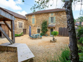 Rustic holiday home in Loubejac with jacuzzi
